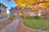 Charming Getaway, Walk to Windsor Lake and Downtown!