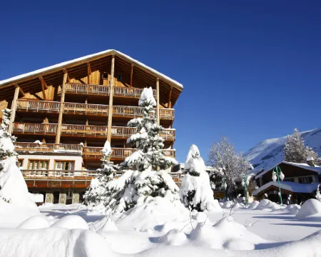 Modern Retreat for 8 Guests Hotels in Venosc