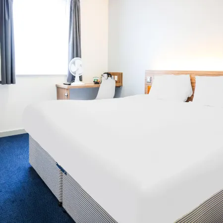 Deluxe Double Room Отели в г. Глостер Дистрикт