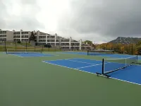 Slopes View! Large Deck/Heated Pool/Hot Tub/Fitness/Sauna/Steam! 2BD/2BA+SofaBed