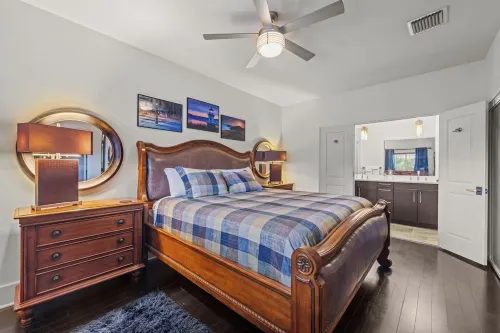 LUXURY AND LOCATION!!!
