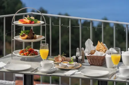 OurMadeira - Babosas Village, gardénias and Greenspaces Отели рядом с достопримечательностью «Old Shaar Hashamaim Synagogue»