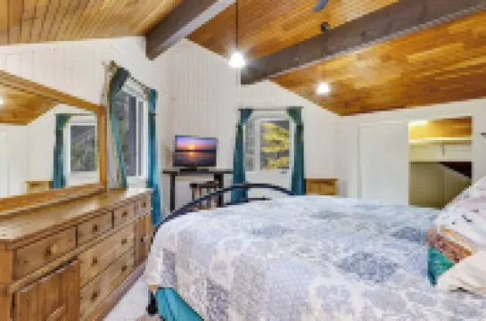 Girdwood Alyeska Chalet Hot Tub, Sauna, Jet Tub, Pool Table, Sleeps 12, walk2ski