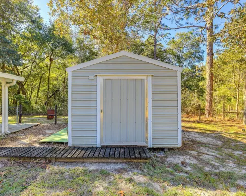 Williston Home w/ Yard: 6 Mi to Devils Den Spring Hotels in Levy County
