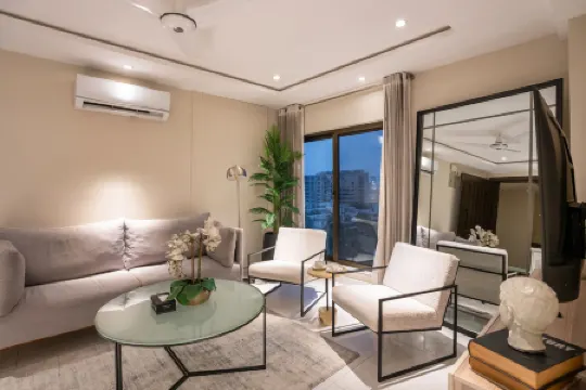 The Opus Luxury Residences Отели рядом с достопримечательностью «Университет Эдьюкейшен»