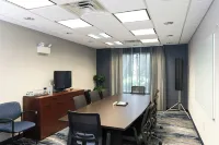 Fairfield Inn & Suites Milwaukee Airport - parking