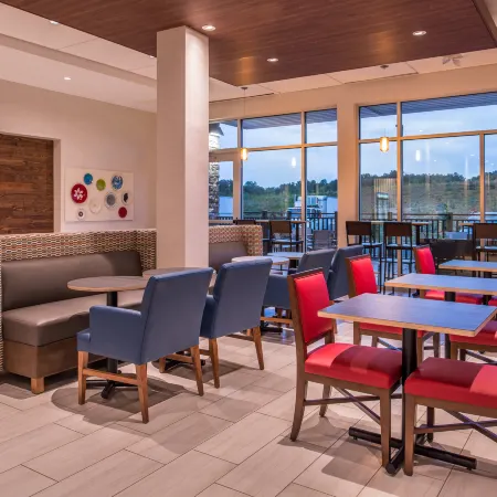 Holiday Inn Express & Suites FARMVILLE by IHG