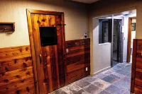 The Mammoth Creek Inn - Spa