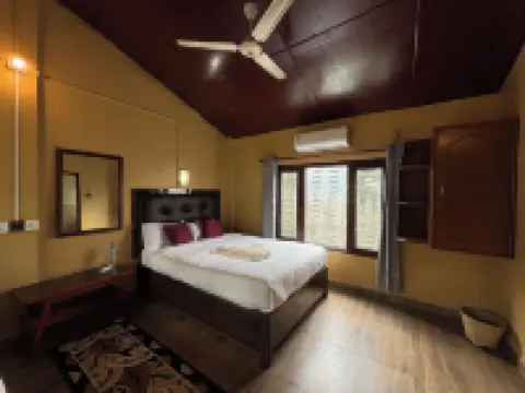 Travellers Jungle Camp Hotels in Sauraha