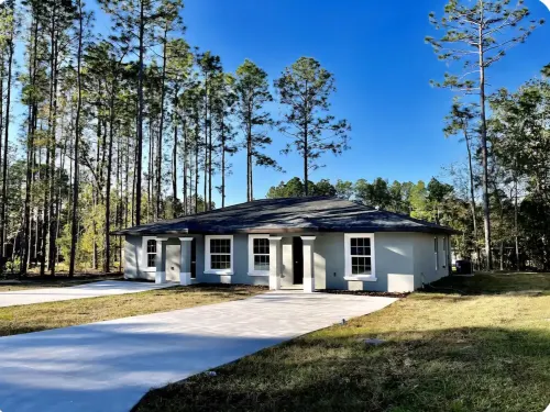 2 Bedrooms/2 Baths modern and comfortable home only 1.5 hours from Orland Hotels in Citrus Springs