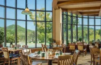 High Peaks Resort - breakfast