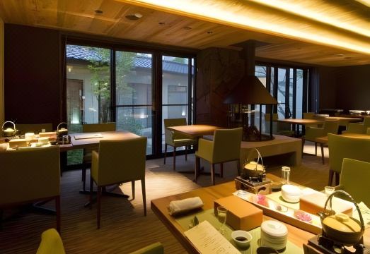 가네미도리 료칸의 내부 온천 모습