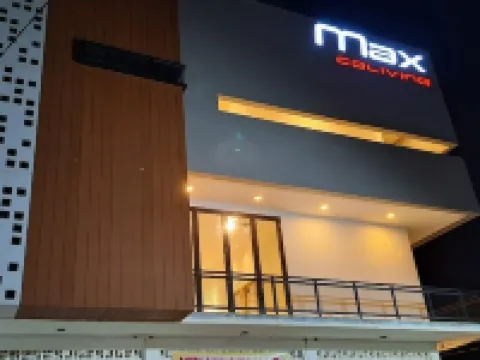 Max Coliving Hoteles en Lahat