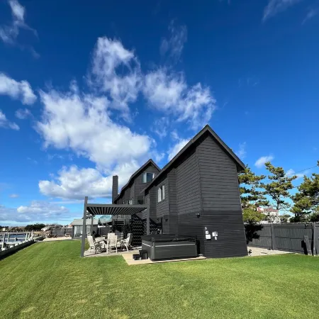 Black Swan: Beachfront Home w/ Year-Round Jacuzzi
