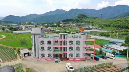Hongcheon Castle Motel (Ocean World)