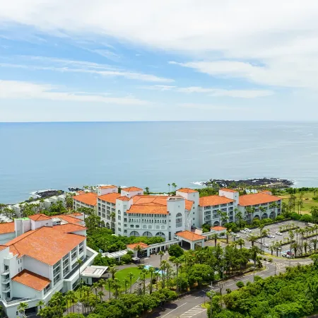 Sono Calm Jeju Отели рядом с достопримечательностью «Пляж Пёсон»