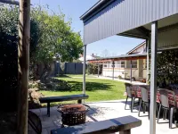 Heritage Home with BBQ & Outdoor Fire Pit Hotels in Tenterfield