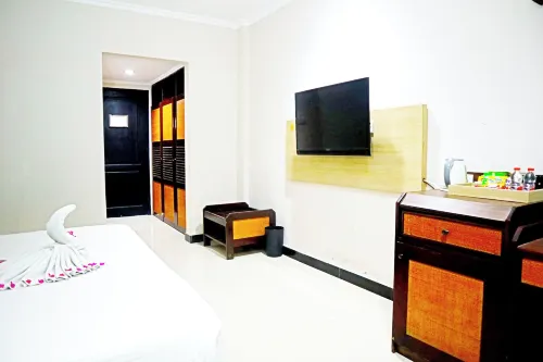 PLUM Prestige Hotel Juanda Hotel di Kecamatan Gedangan
