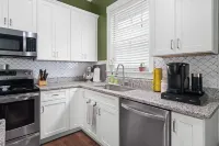 The Peach House- Near Downtown - Bungalow