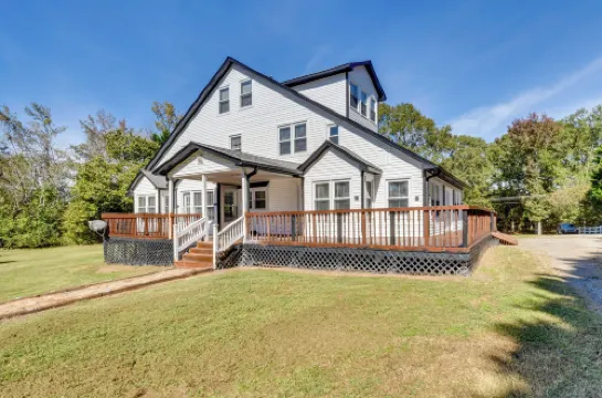 距離安德森市中心6英里：帶庭院的寬敞家庭住宅