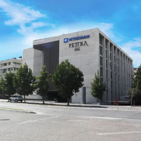 Wyndham Santiago Pettra
