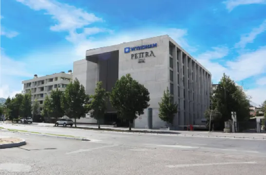 Wyndham Santiago Pettra Hotels in 