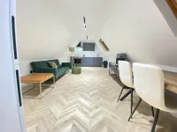 Dippen Hall Signature Apartment - Minutes From LGW Hotels in Lingfield