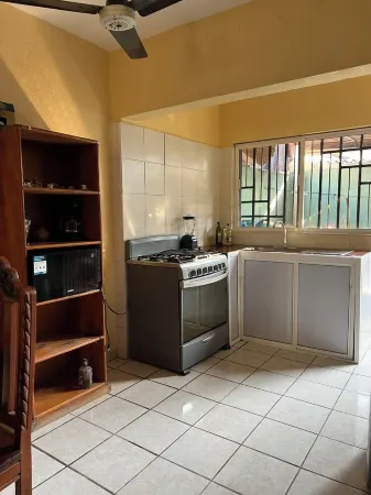 Manzanillo Cozy Stay - Central Location, 10 Mins to the Beach