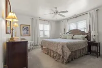 Suncatcher 4 Bedroom Home by RedAwning - Parkplatz