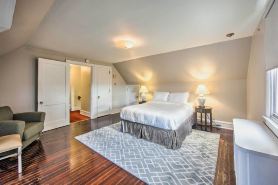 Reading Apt, Walk to Shops, Dining and City Park!