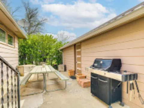 パティオ、グリル & アウトドア ダイニング：コンラッド ホーム！ コンラッドのホテル