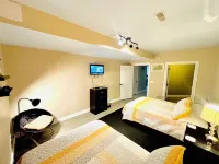 Bourbon Trail Pool Zone! HotTub! PoolTable! PingPong! GoldenTee! BigYard! Pets!