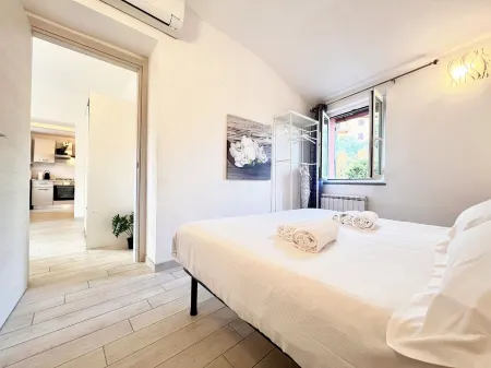 Alla Casa Rosa, Peaceful Apartment Surrounded by Greenery with Free Parking, WiFi & Air Conditioning