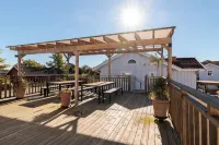 Easy Livin' Apartment Hotel