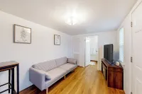 1BR Sunlit Retreat w/ Patio - Near Golf & Parks - 2 estrellas
