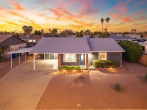 10 Mins to Spring Training• Heated Pool & Spa • Gameroom • Fully Stocked Kitchen