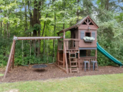 Woodland Hollow Hotels in Minnetonka