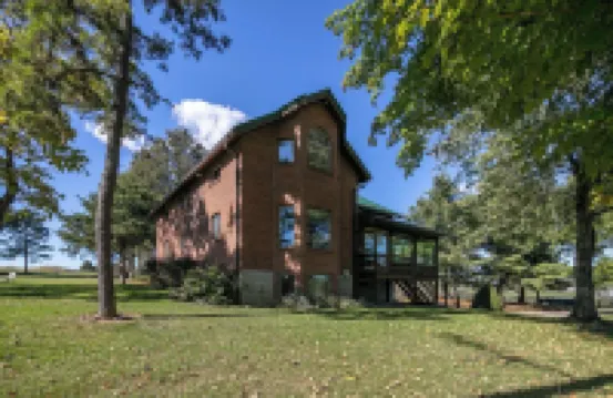 Scenic Stillwater Retreat in rural KY Horse Country, WiFi/AC, Fishing/Canoeing