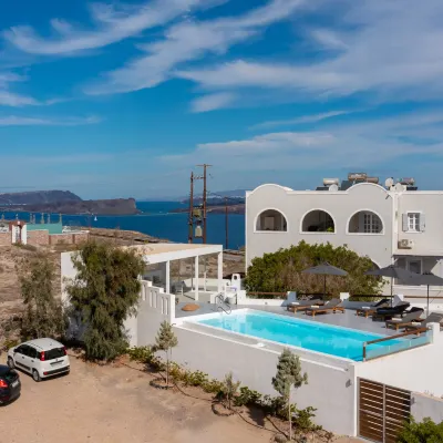 Acrothea Suites and Villas - Akrotiri Caldera - Santorini Отели рядом с достопримечательностью «Белый пляж»
