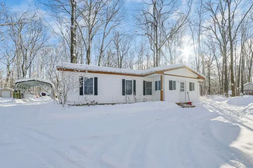 Pet Friendly Family Home: 1 Mi to Otsego Lake