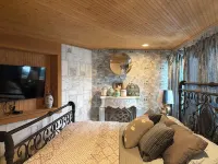 Spacious 5-bedroom country marble chateau in charming Fair Haven Hoteles en Castleton