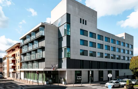 索恩河畔自由城美居酒店