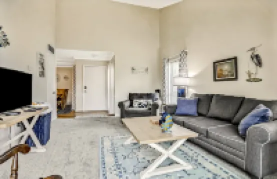 Oceanfront Condo With Pool, Grill, Central AC, Washer/dryer, & Snowbird Friendly