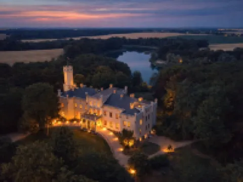 Romantik Hotel Schloss Reichenow Hotels in Markisch-Oderland