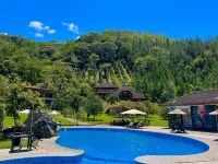 Mercedes Lodge - Pools
