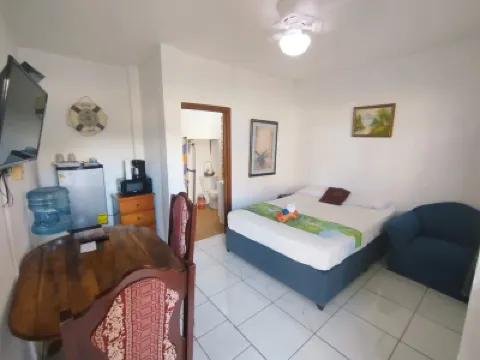 See Belize Relaxing Studio with Sea View Infinity Pool & Deck by Airport, 1st FL Hotels in 