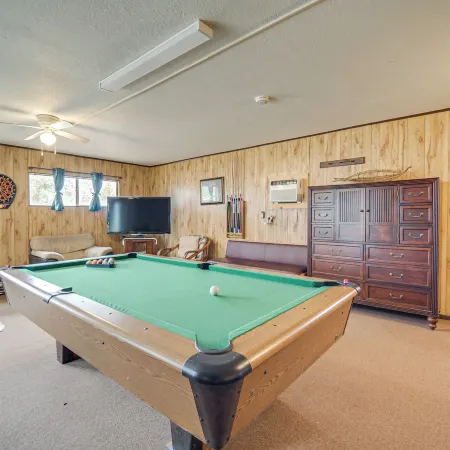 Rustic Lake Buchanan Hideaway w/ Game Room & Grill