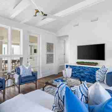 Screened Patio, Tennis Access, Full Kitchen, Wifi - Charming Haven Rooms