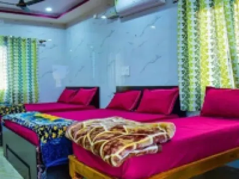 Rayara Karune Home Stay Mantralaya Hotels in Manchala