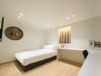 The Mui Hotel Hotels near Hwangsong Park